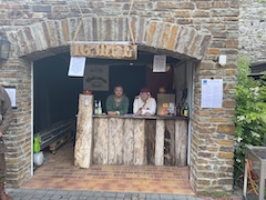 Die Ruhe vor dem Sturm an der Taverne auf der Sauerburg